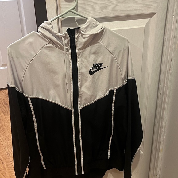 Nike Two-Tone Black and White Jacket - Picture 1 of 3